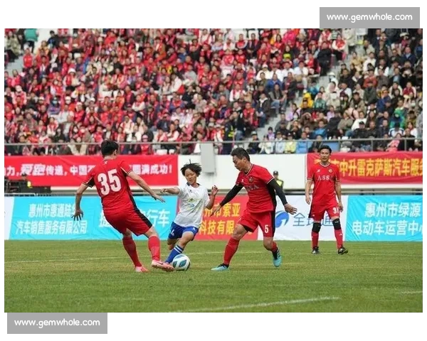 《体育赛事精彩纷呈各项纪录刷新 运动员表现引发全球关注》